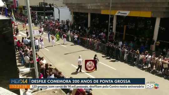 Mais de 120 grupos desfilam no Centro neste aniversário de Ponta Grossa - Programa: Meio Dia Paraná - Ponta Grossa 