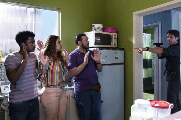 Nova Fase em 'Três Graças': Júnior, Misael e Consuelo São Presos por Roubo de Estátua