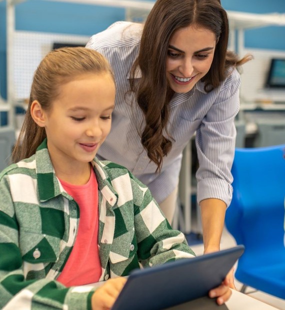 Como a escola pode ajudar no equilíbrio entre uso de tecnologia e saúde mental?