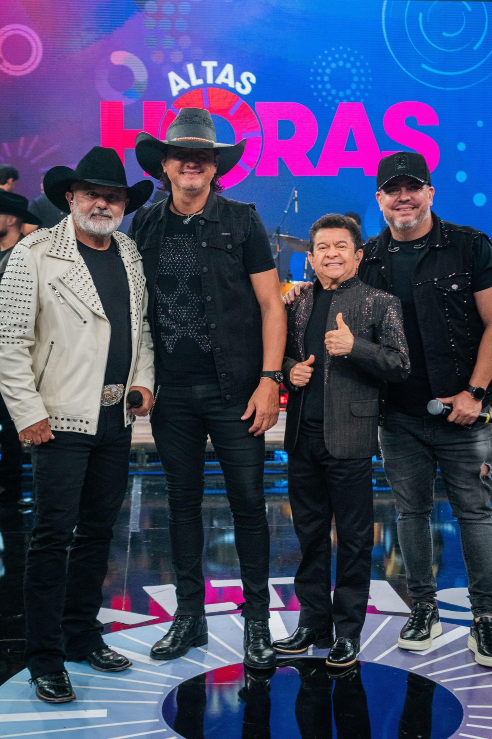 Rionegro e Solimões com Emílio e Eduardo no 'Altas Horas' — Foto: Globo/Divulgação