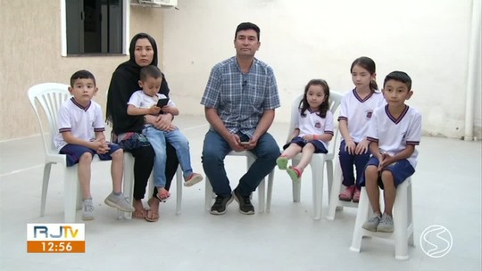 Casal de Vassouras acolhe família de refugiados do Afeganistão