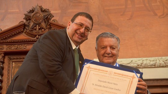 Arnaldo Cezar Coelho recebe Medalha Tiradentes, a maior honraria do estado do Rio - Foto: (Divulgação/Prefeitura de Volta Redonda)