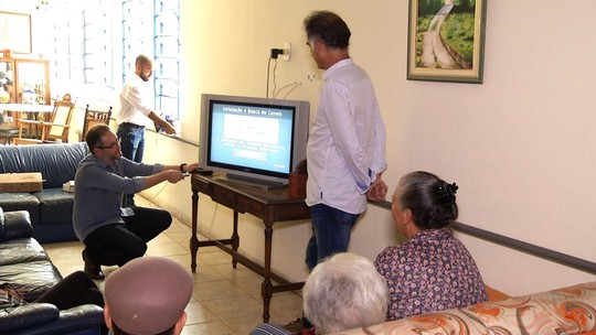 TV Rio Sul instala kit conversor da TV Digital em asilo de Resende - Foto: (Reprodução/ TV Rio Sul)