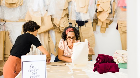 Mãe e filha apostam em roupas sem gênero e faturam mais de R$ 100 mil por mês em vendas na pandemia