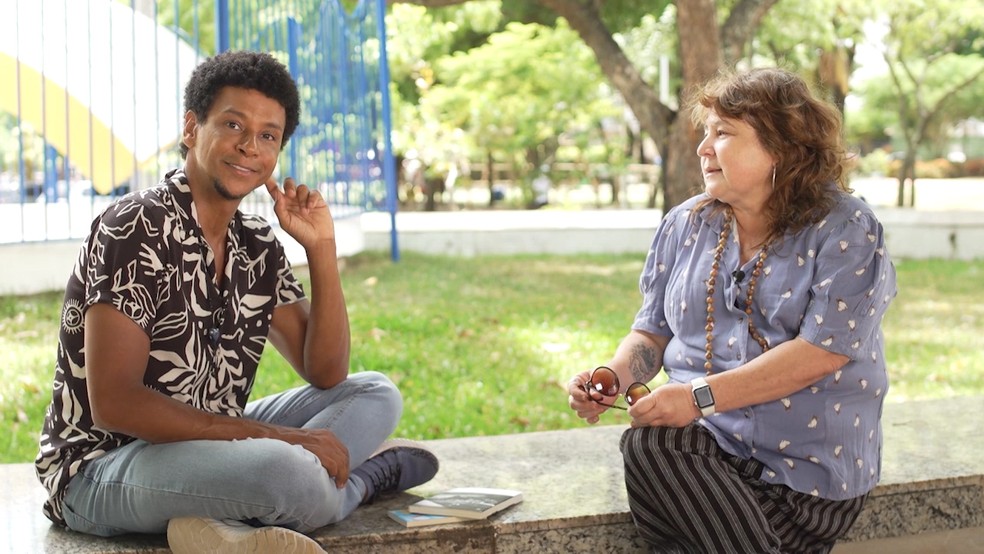 VÍDEO: Influenciadora baiana é obrigada a abrir bolsa na Livraria Leitura e  aponta racismo: processo vem