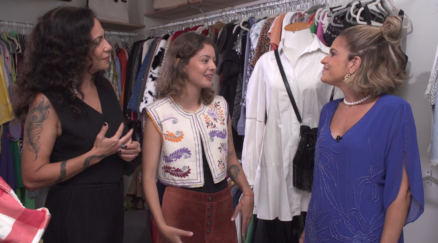 Mãe e filha revelam relação divertida ao compartilhar roupas e garimpar ...