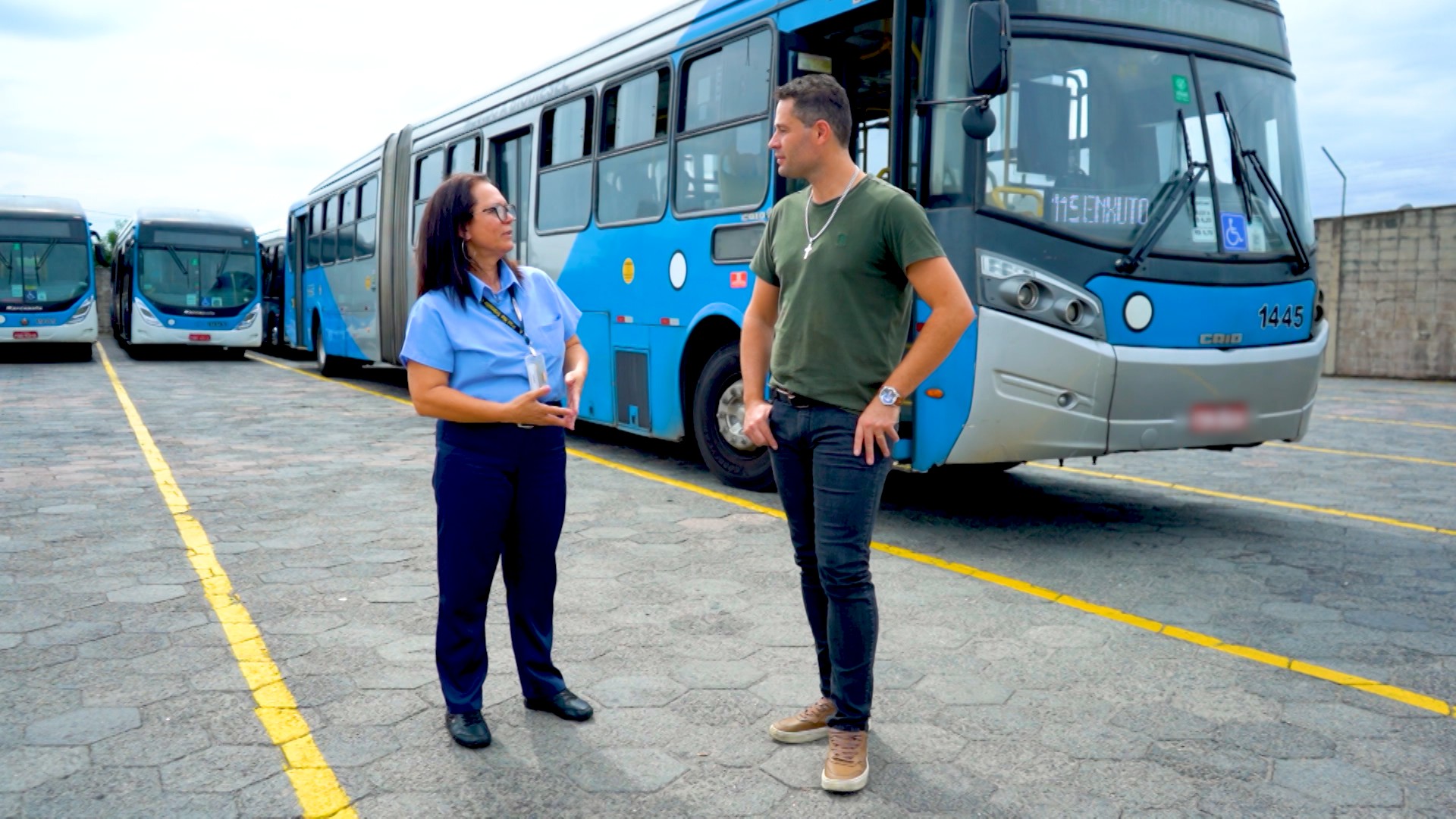 Motorista de ônibus articulado é motivo de orgulho para filhas em ...