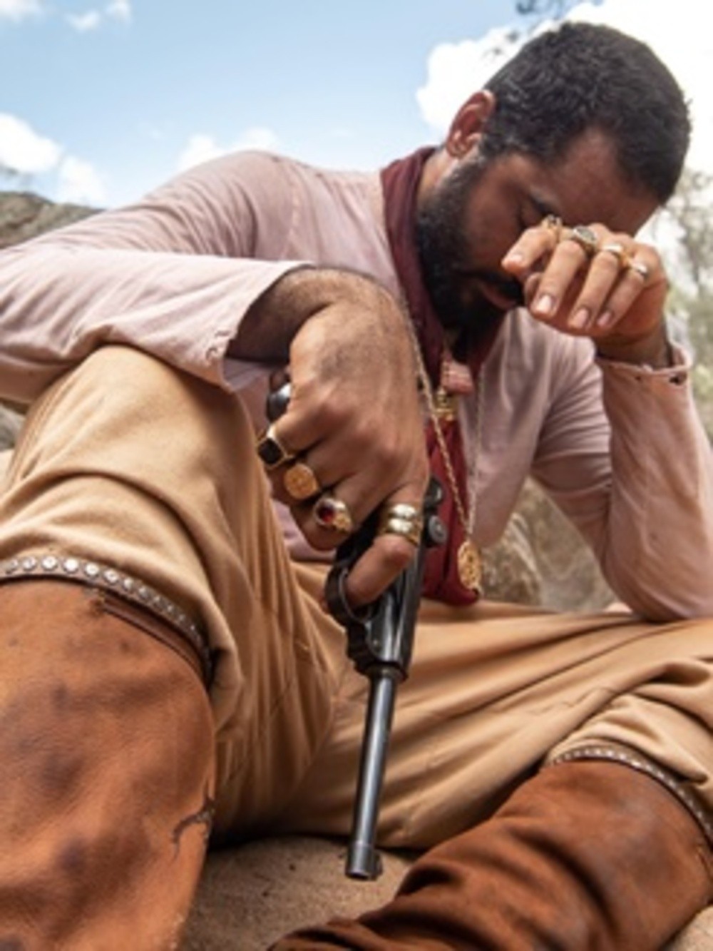 Josué é baleado e foge para caverna; reencontro com Rosa muda rumo de 'Guerreiros do Sol' — image 1