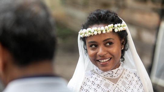 Renascer: Maria Santa 'aparece' no casamento de João Pedro e Sandra - Foto: (Isabella Pinheiro/gshow)