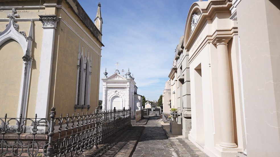 Conheça a história e a arquitetura do Cemitério Municipal São Francisco de  Paula, de Curitiba | Meu Paraná | Rede Globo