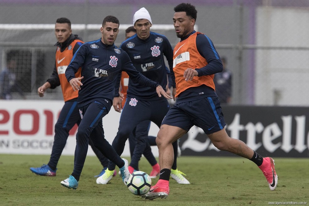 Futebol ao vivo: confira os duelos com transmissão na telinha neste fim de  semana, futebol