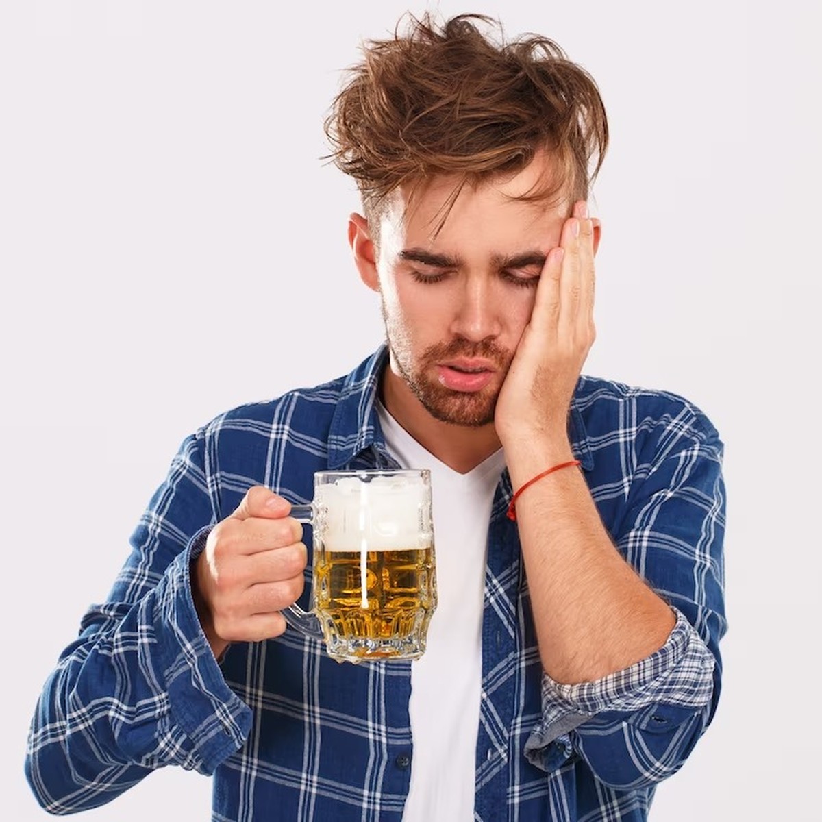 Como curar a ressaca? Confira algumas dicas para se sentir melhor