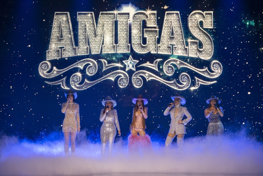 Ana Castela, Lauana Prado, Maiara e Maraisa e Simone Mendes sobem ao palco de 'AMIGAS'