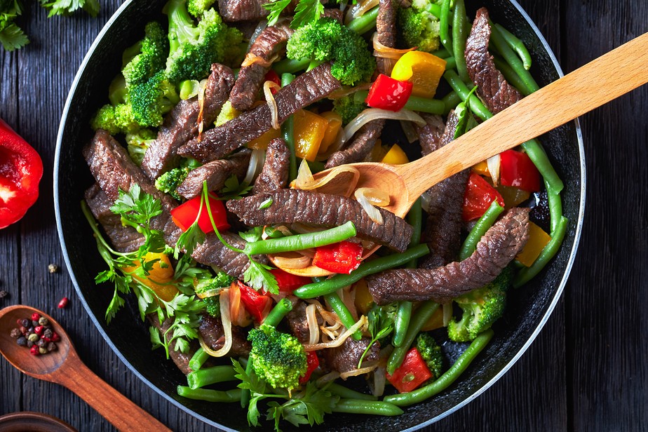 Carnes, verduras e legumes: descubra como criar combinações saudáveis