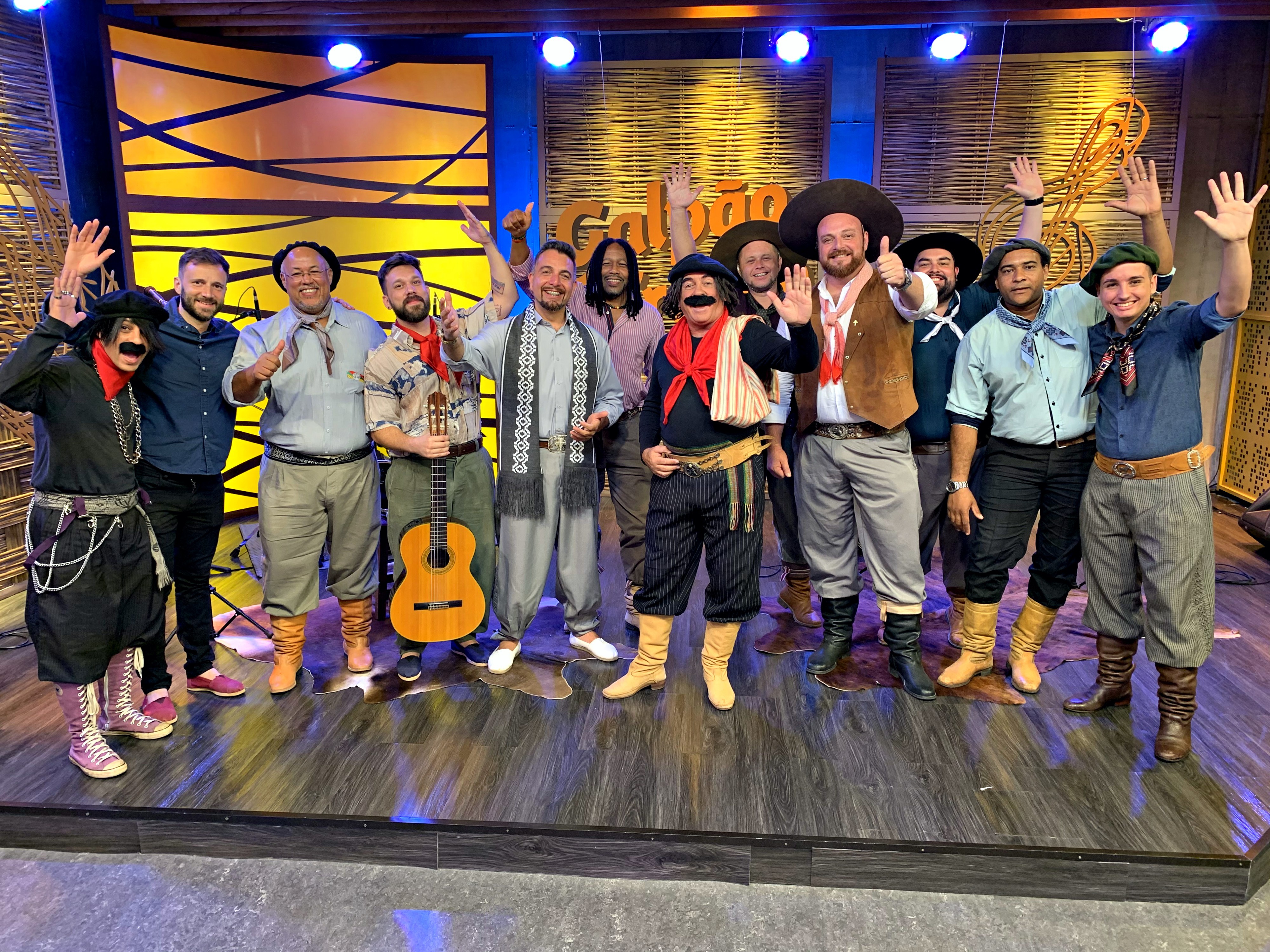 Roger Morais e Grupo Pátria Gaúcha, Jean Kirchoff e Renato Fagundes ...