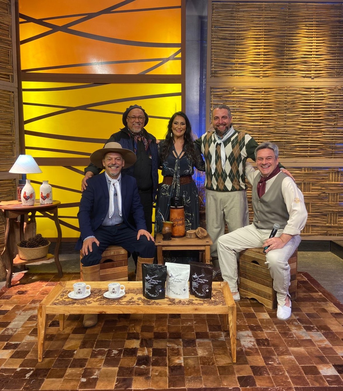 Roger Morais & Pátria Gaúcha e Jean Kirchoff visitaram o Galpão Crioulo ...