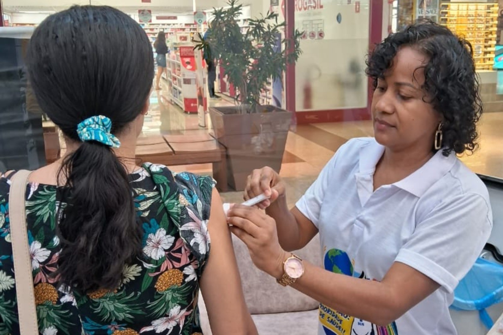 Shopping de Salvador promove vacinação gratuita contra influenza