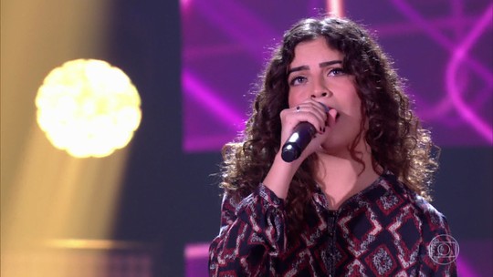 Após sucesso na versão 'kids', Lúcia Muniz volta a conquistar jurados do 'The Voice Brasil'