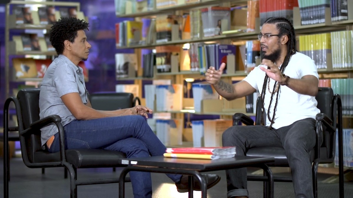 Professor usa a musicalidade do rap para ensinar história na escola ...