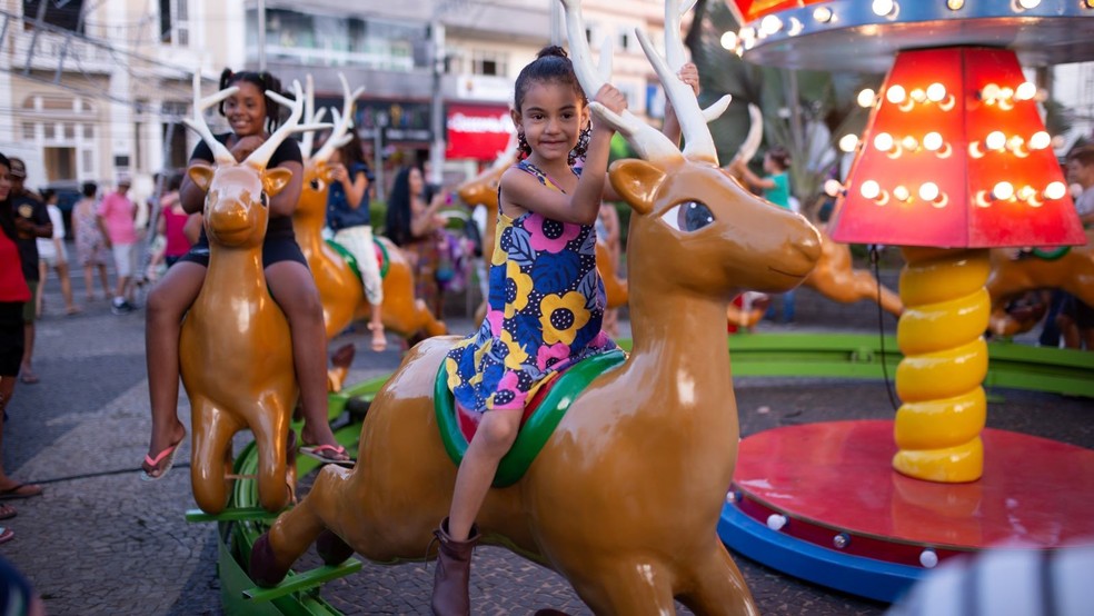 Crianças se divertem em brinquedo montado especialmente para elas em Pouso Alegre — Foto: Crédito: Divulgação
