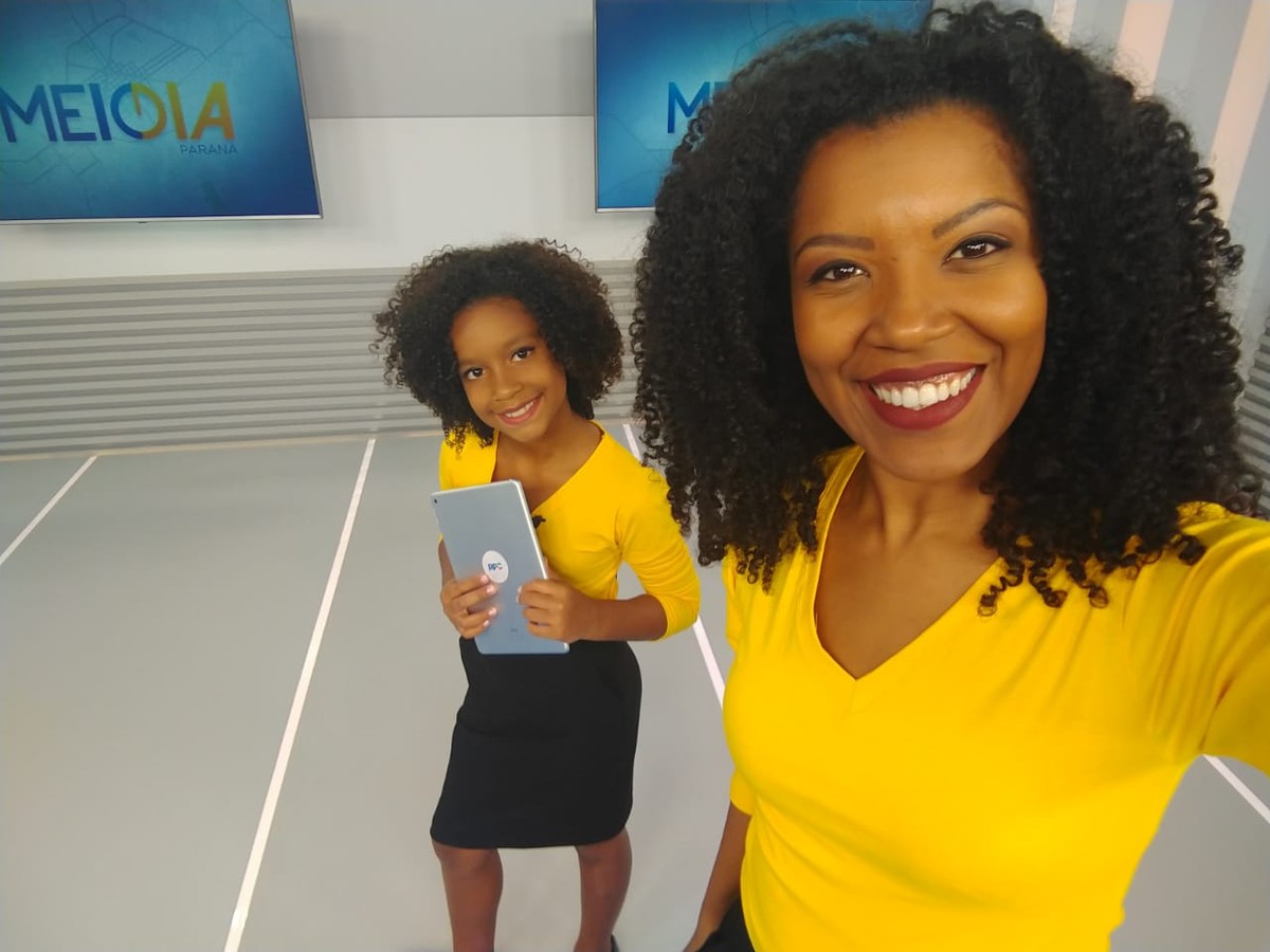 Menina de 9 anos se identifica com apresentadora do 'MeioDia Paraná Noroeste' e apresenta