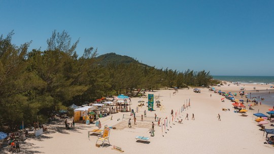 Conexão Verão contribui para retirar lixo das praias catarinenses